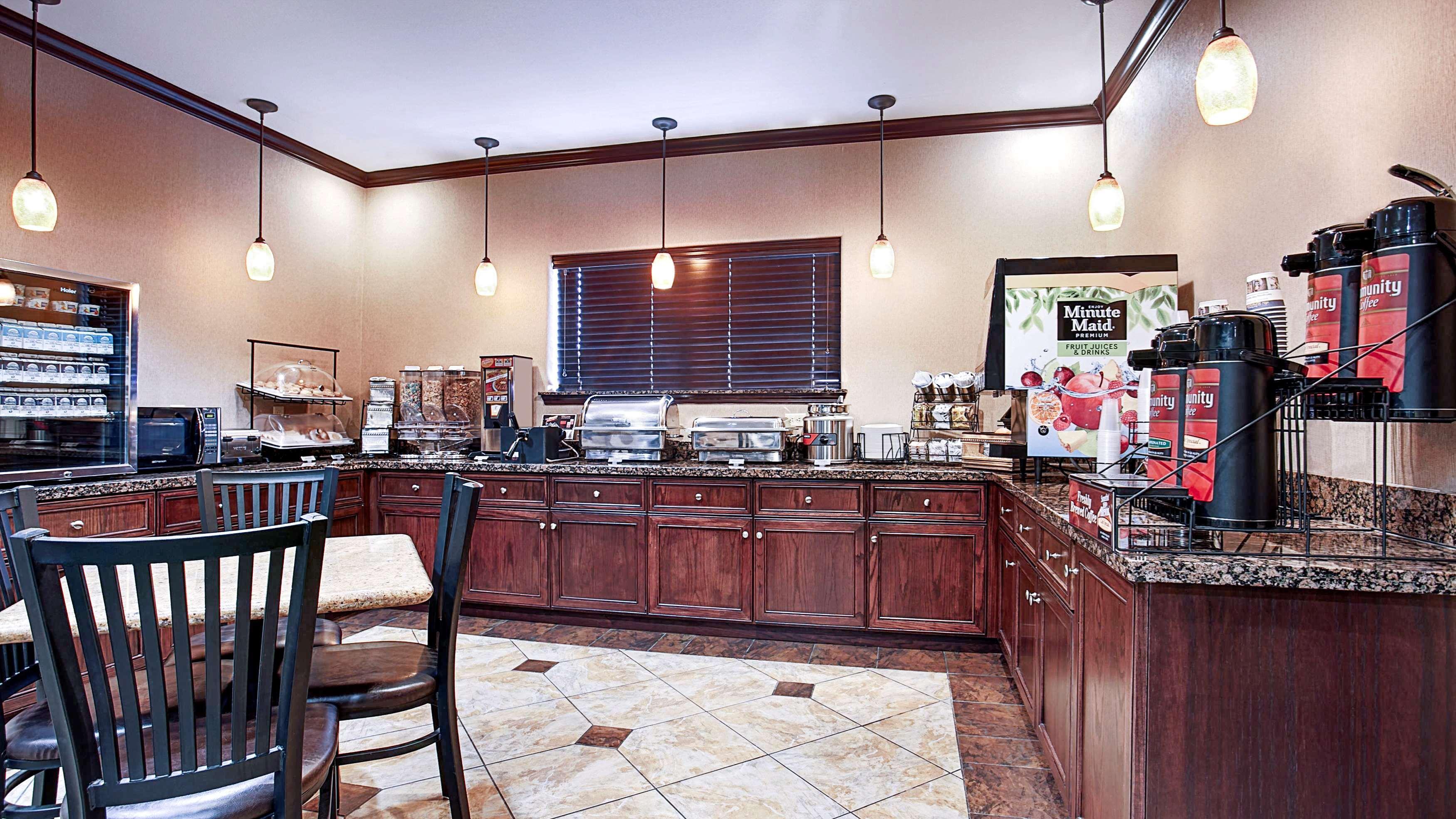 Best Western Plus Royal Mountain Inn & Suites Athens Esterno foto